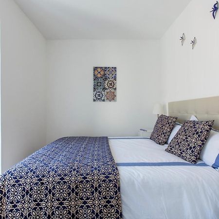Amazing Downtown Apt With Small Balcony With View Over The Castle Lisbon Exterior photo